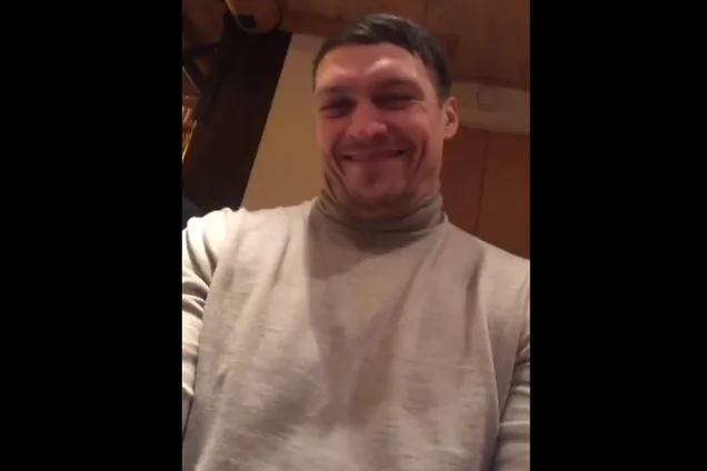 Усик захрюкав після святкування Нового року — опубліковане відео