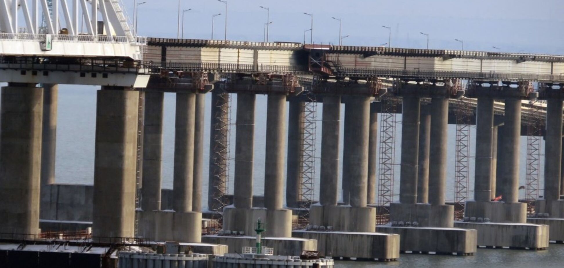 ''Він рухається!'' В Україні попередили про катастрофу на Кримському мосту