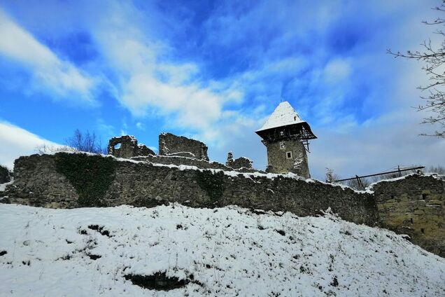 Разрушен 400 лет назад: как выглядит Невицкий замок зимой