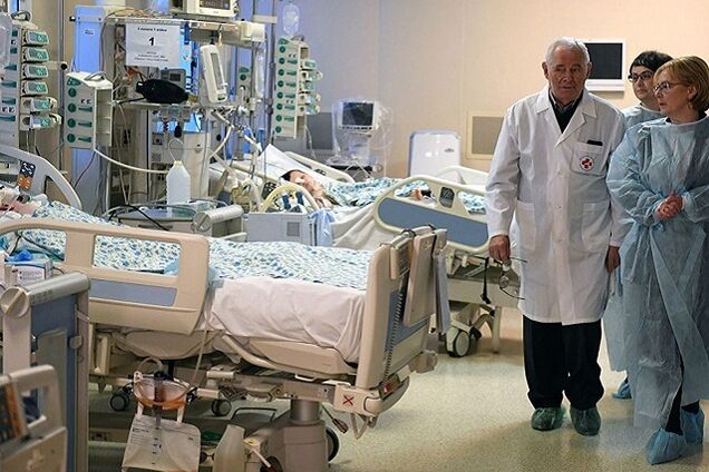 Спасатели навестили выжившего в Магнитогорске малыша