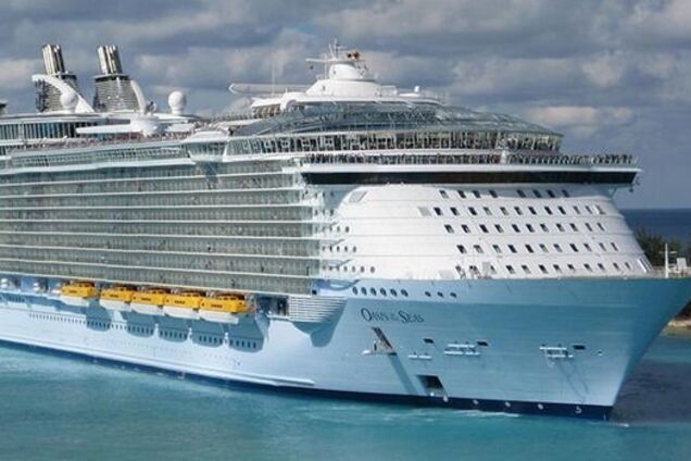 Тисячі туристів стали заручниками через спалах небезпечного вірусу в круїзі