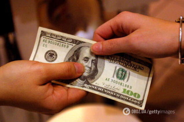 Доллары будут продавать в сети и на улице: что известно о нововведении НБУ