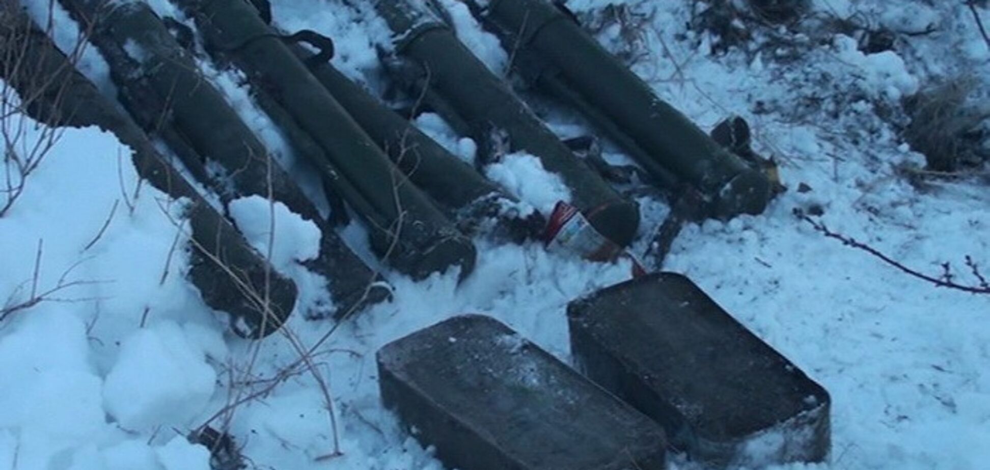В Запорожской области в лесополосе нашли схрон с гранатометами и патронами
