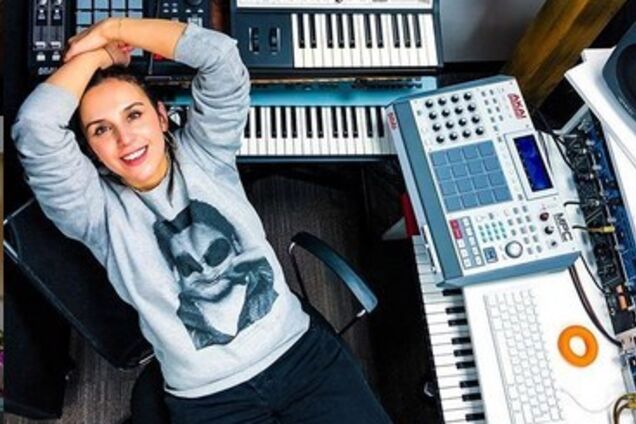 Победительница ''Евровидения'' выгуляла стильную вышиванку на островах Маврикия