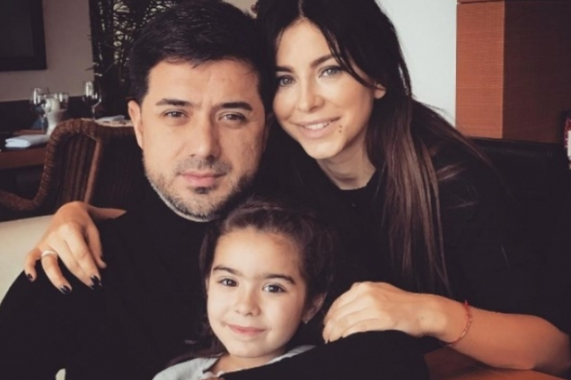 Снова вместе, снова рядом: Лорак поймали с мужем и дочкой на элитном курорте