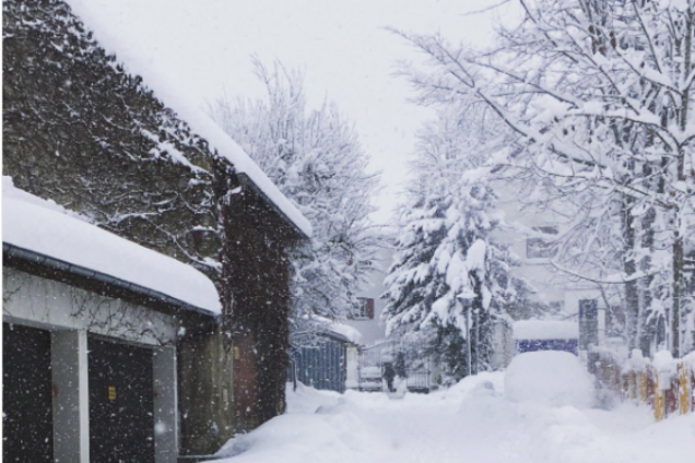 Популярный горнолыжный курорт Европы замело снегом: яркие фото
