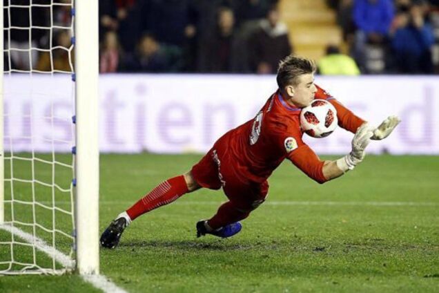 У вратаря сборной Украины появился вариант в Каталонии