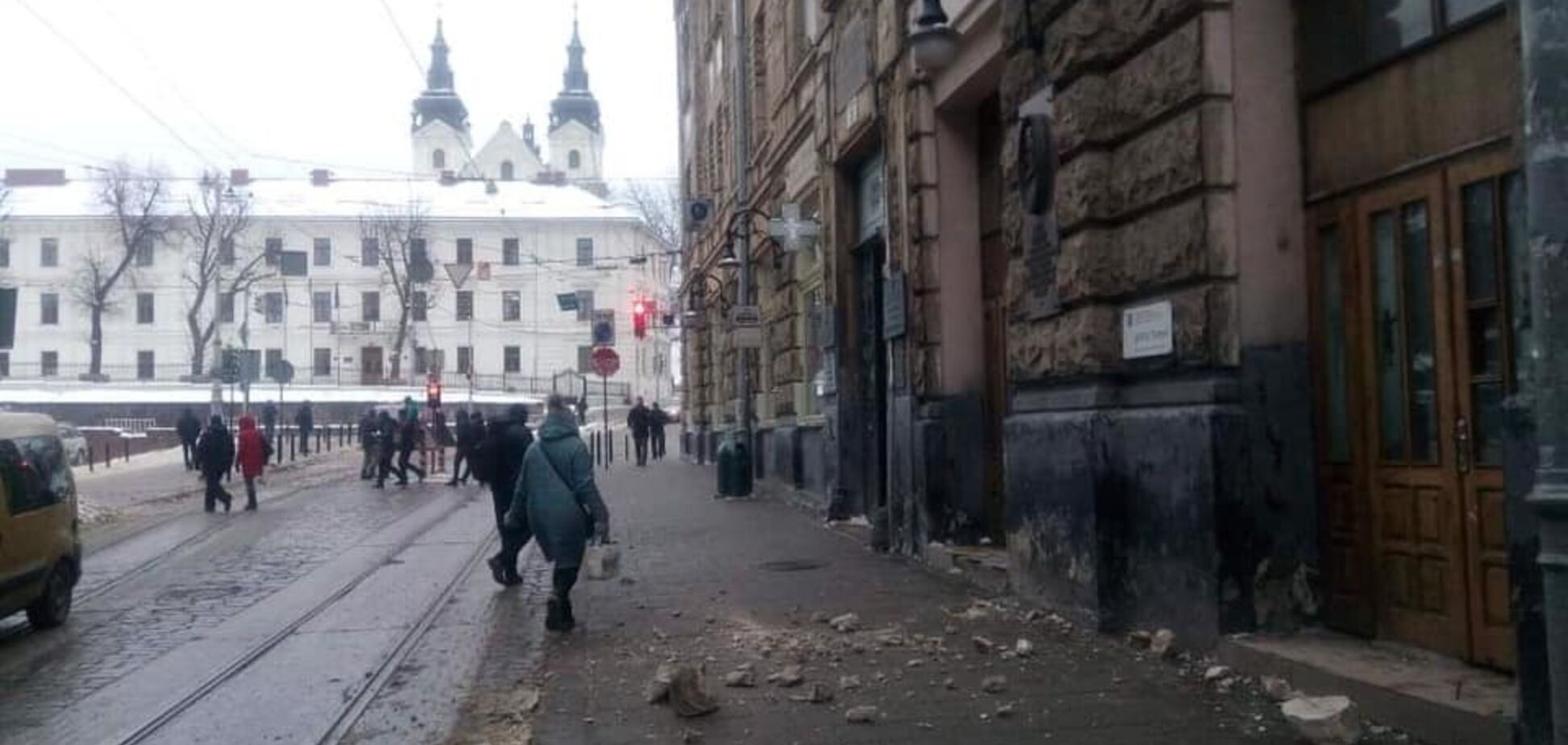 Во Львове произошло ЧП с историческим зданием: фото