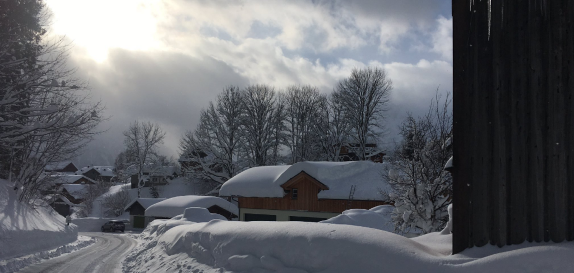 Европу накрыло мощным снегопадом: погибли туристы