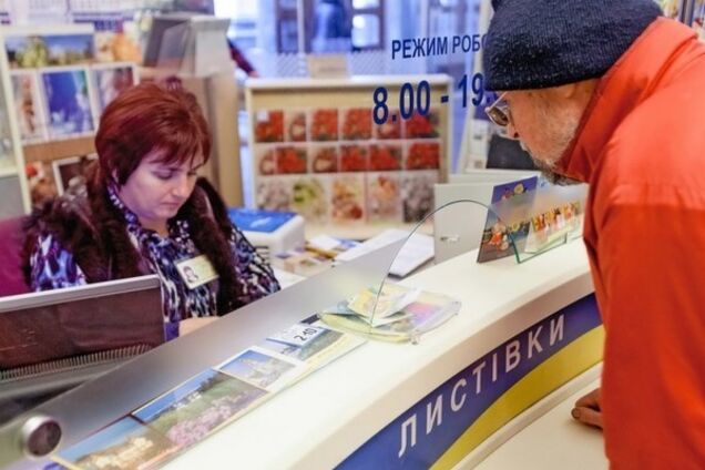 Забирала себе деньги: в Чернигове произошел жуткий скандал с "Укрпочтой"
