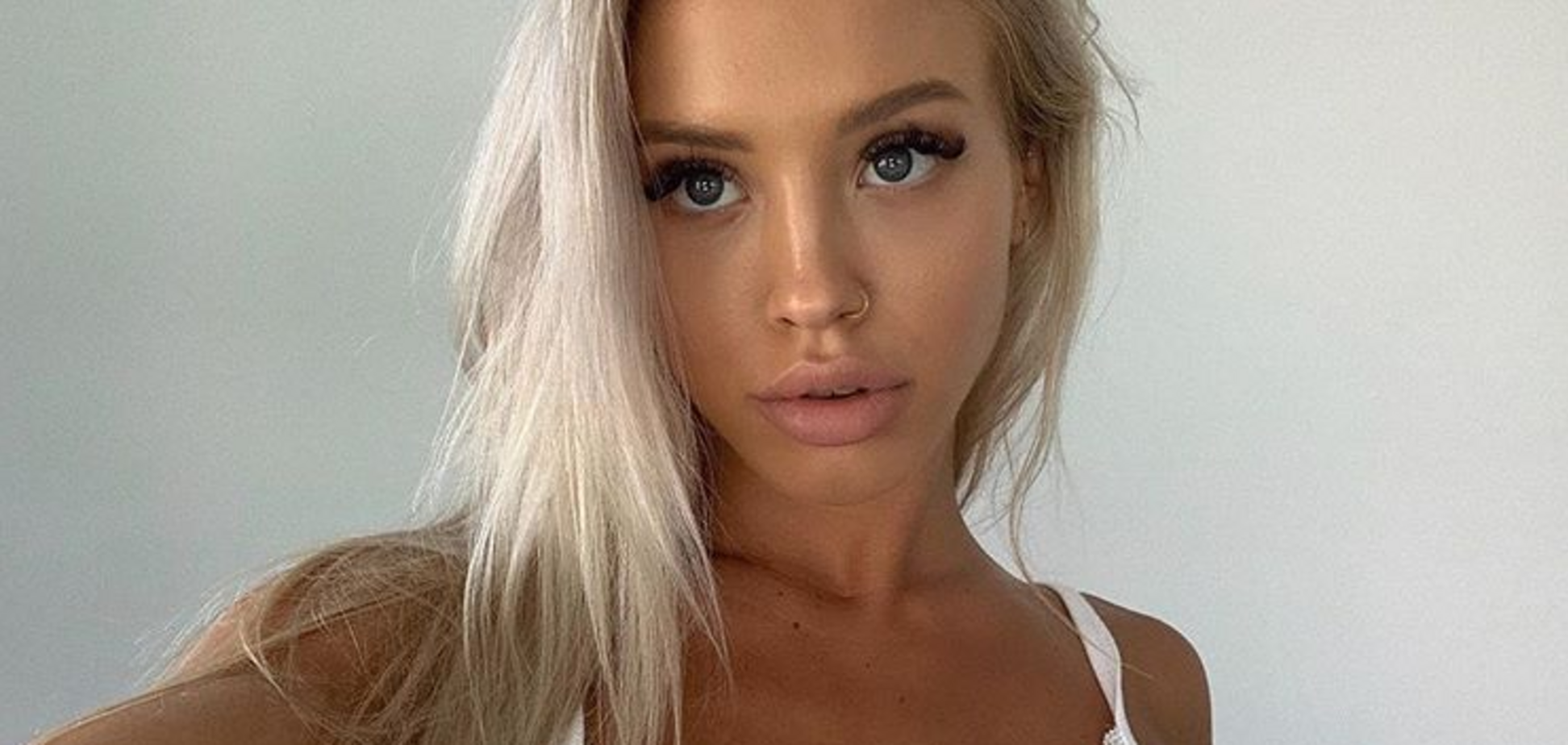 'Только идиоты поверят!' Фото горячей красотки поссорило сеть