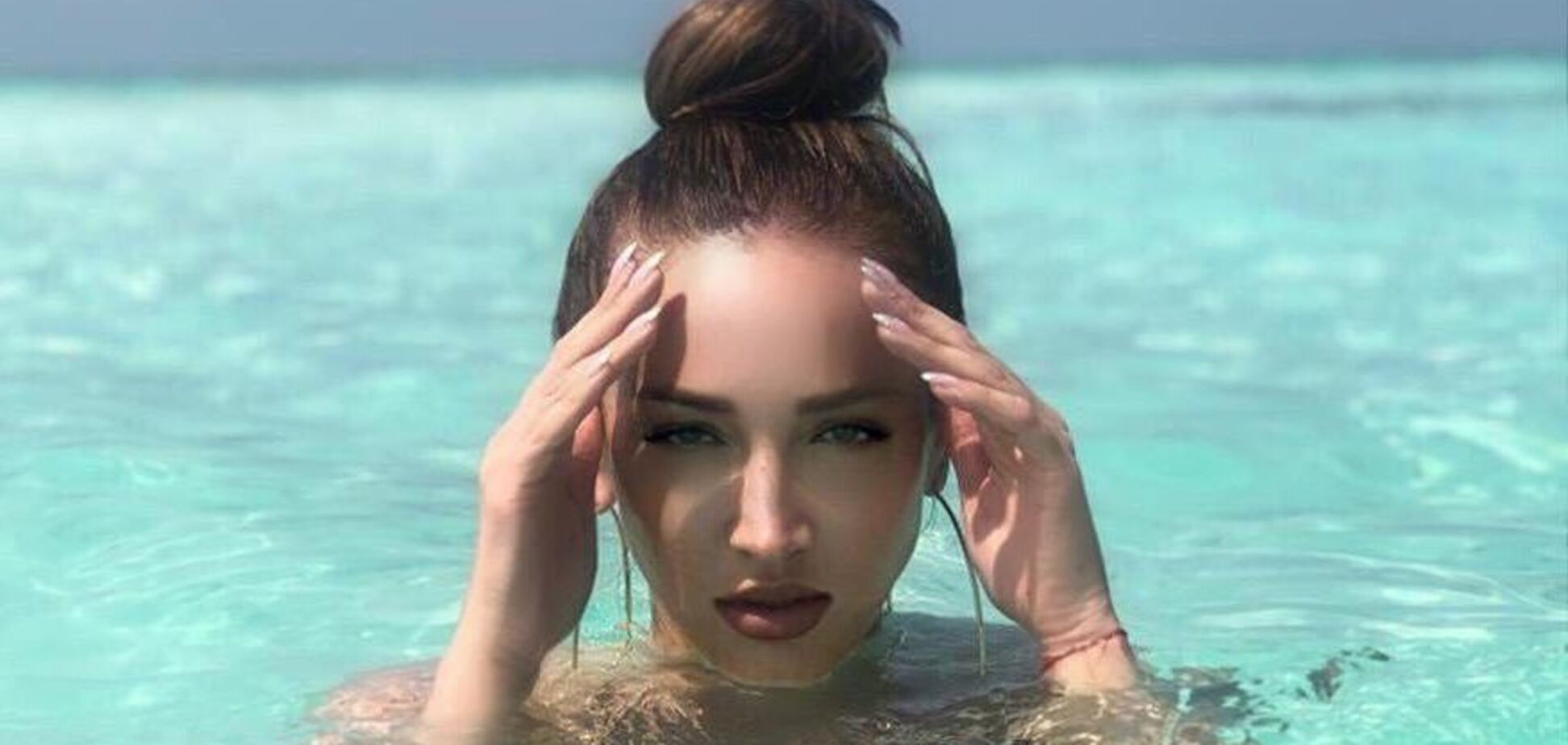 ''До слез'': Бузова грохнулась с гамака в погоне за красивым снимком. Видео