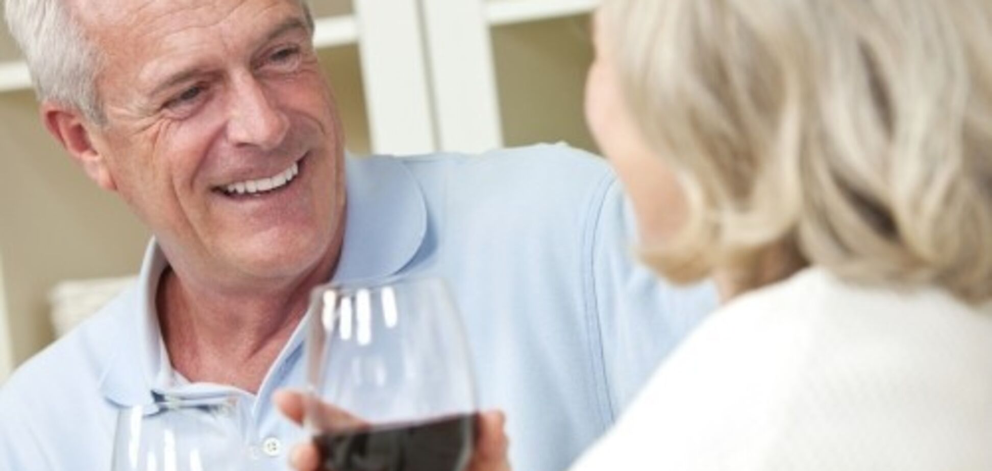 На год дольше: выяснилась польза алкоголя для пожилых людей