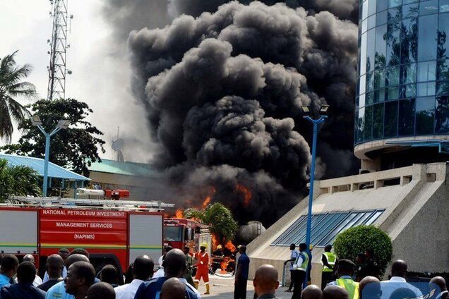 В Нигерии рванул бензовоз: в мощном взрыве погибли десятки человек. Фото и видео трагедии