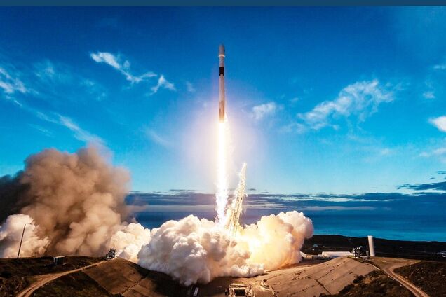 SpaceX запустил ракету Falcon-9 с 10 спутниками: захватывающие фото и видео