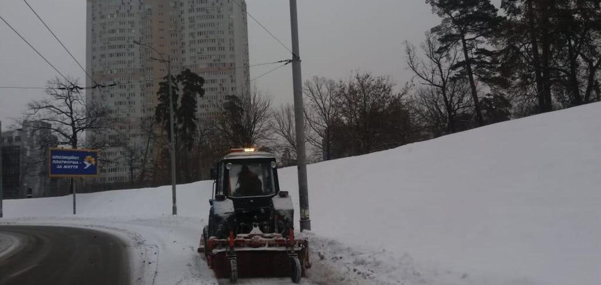 'Киевавтодор' показал, как убирает дороги и улицы столицы от снега