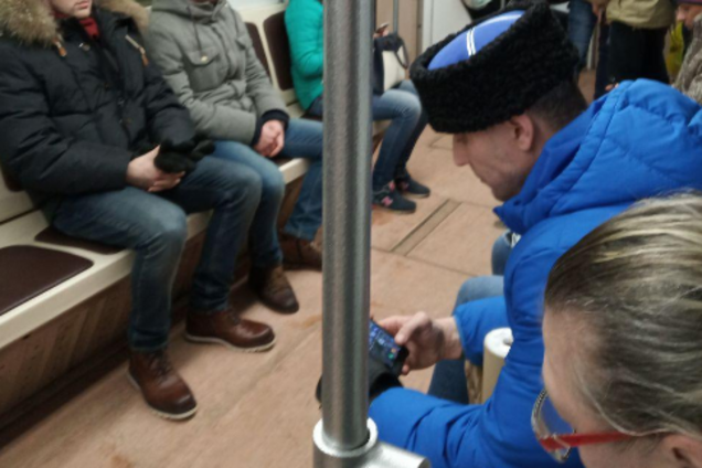 ''Побачив – мочи'': у мінському метро побили проросійського ''козака''