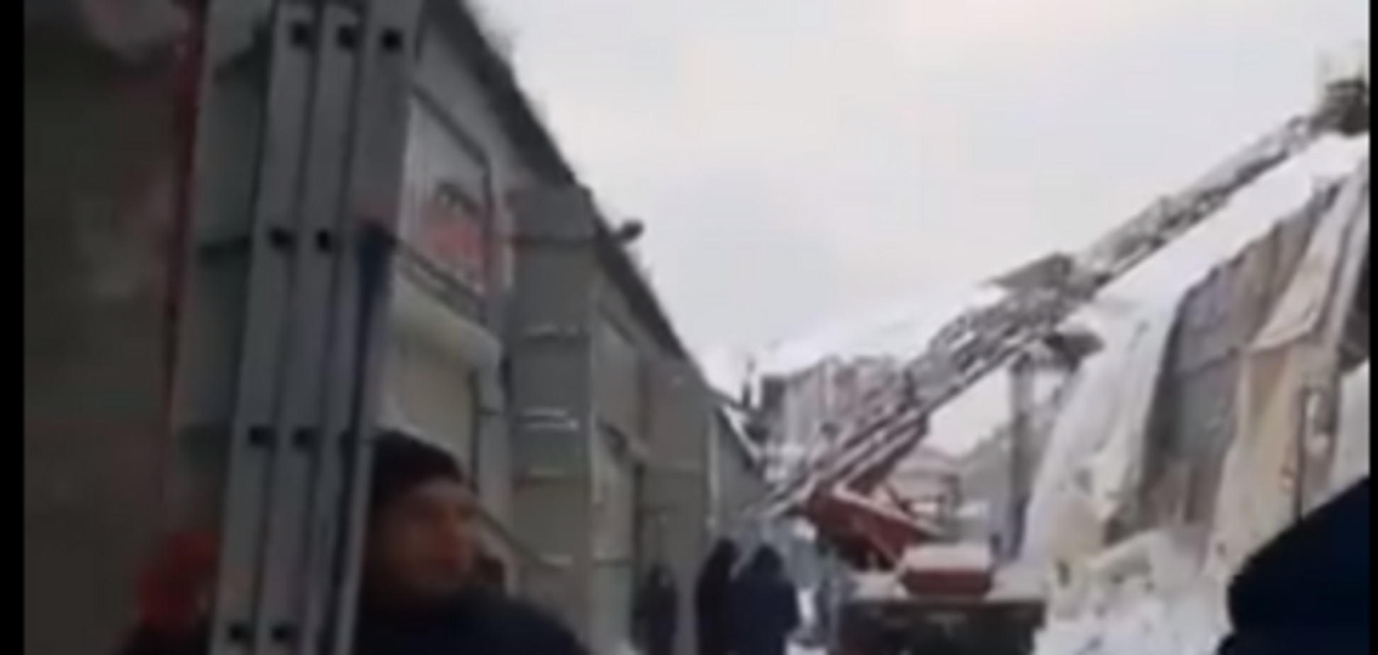 Сплошная руина: появилось новое видео обрушения в Харькове