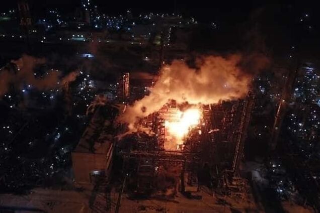 Пожар на химзаводе в Калуше: спасатели дали свежие данные