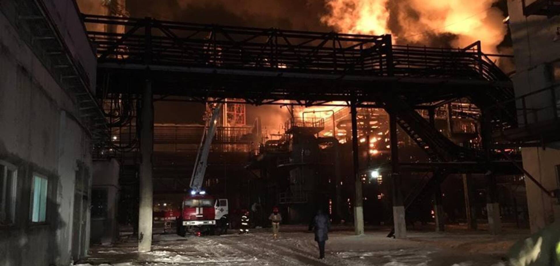 Пожар на химзаводе в Калуше: власти сделали важное заявление