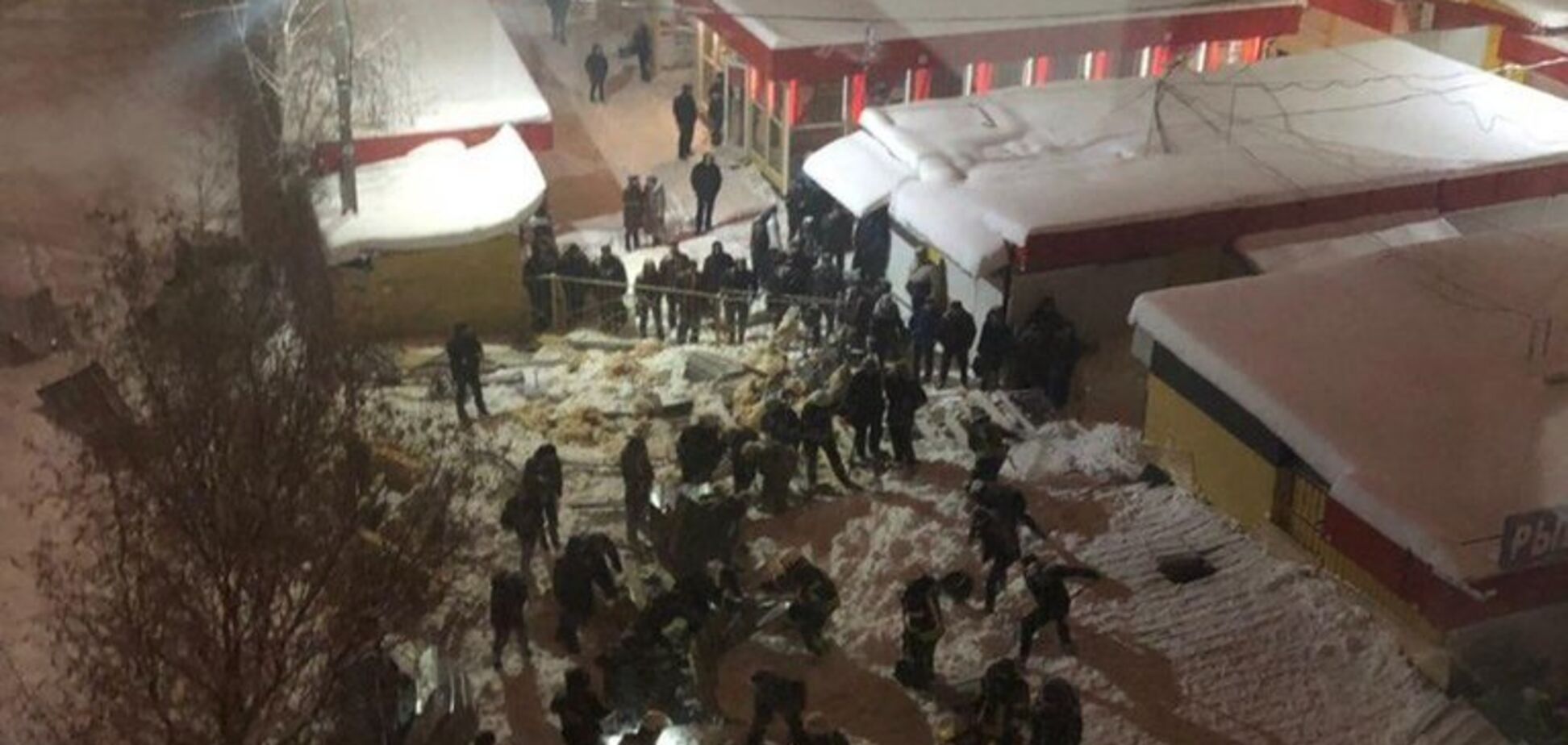 В Харькове крыша рынка упала на людей: новые детали о состоянии пострадавших
