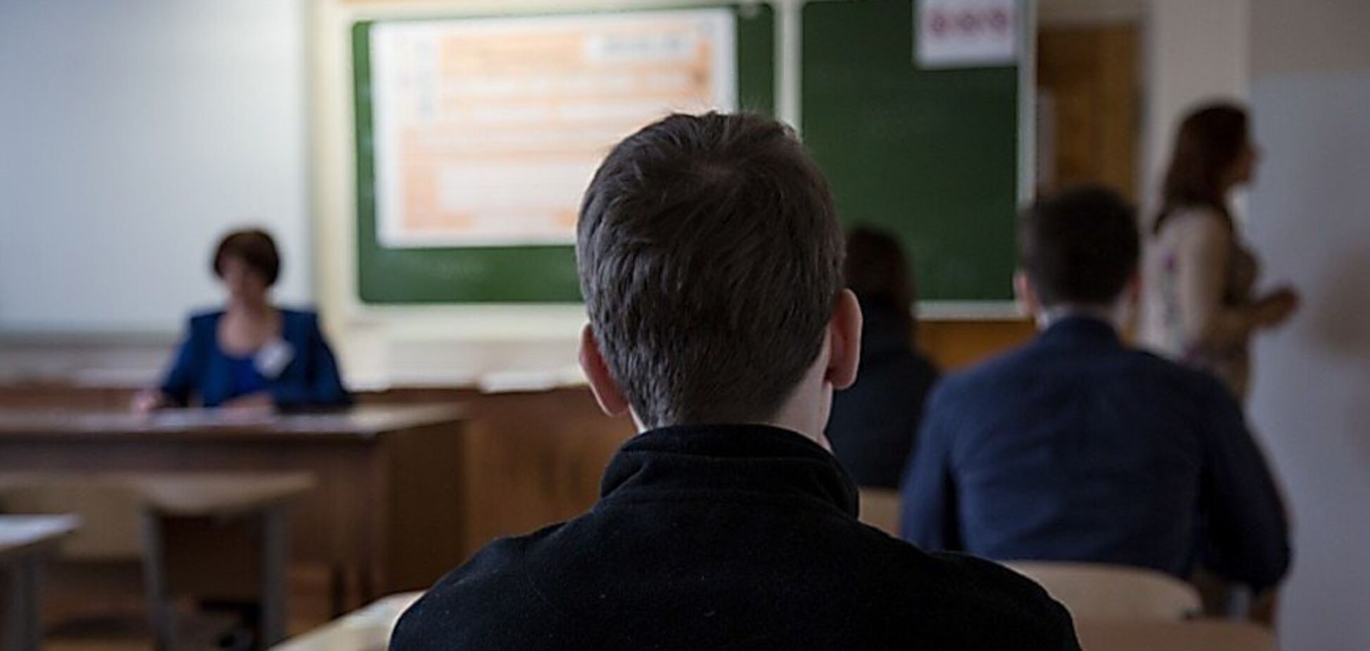 Російські школярі побили вчительку до втрати свідомості 