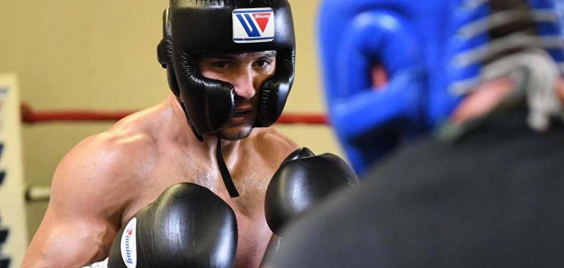 Бій непереможного українського боксера завершився незвичайним результатом