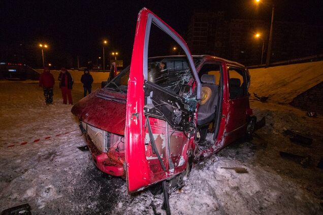 В Киеве авто вылетело на пешеходную зону: есть пострадавшие