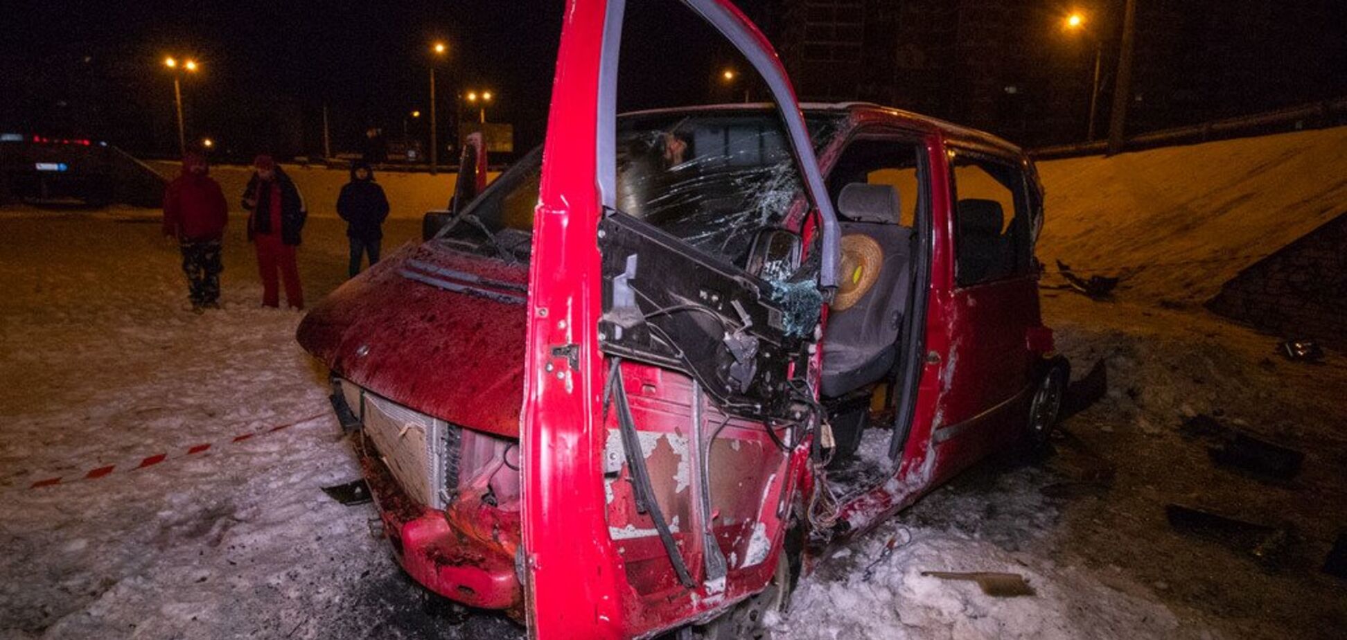 У Києві авто вилетіло на пішохідну зону: є постраждалі