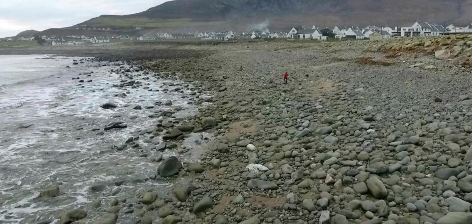 В Ирландии из-за шторма исчез уникальный пляж: яркие фото