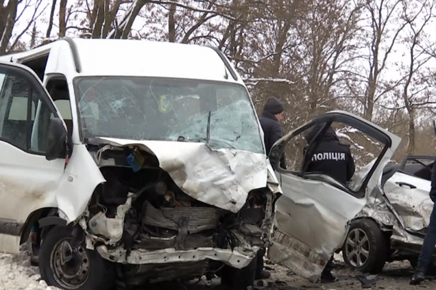 Жахлива ДТП із маршруткою під Харковом: подробиці з місця трагедії