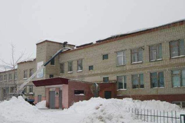 Рухнула крыша: в России произошло новое ЧП. Первые фото