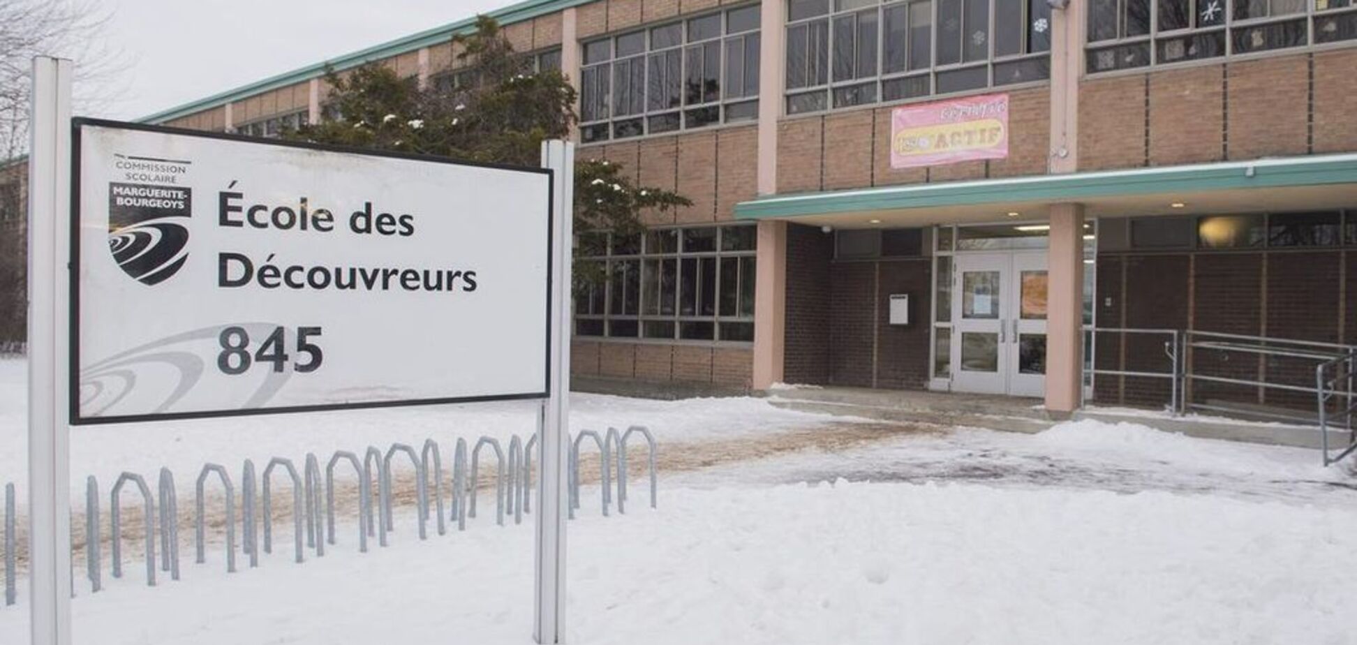 Массовое отравление в школе Канады: в больницу попали 35 детей и 8 взрослых