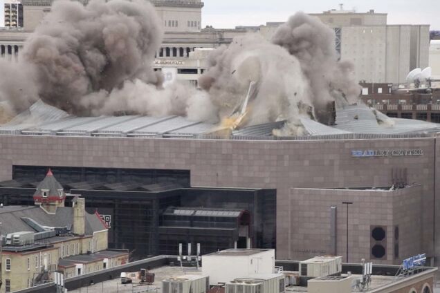 В США взорвали легендарную спортивную арену — опубликовано видео