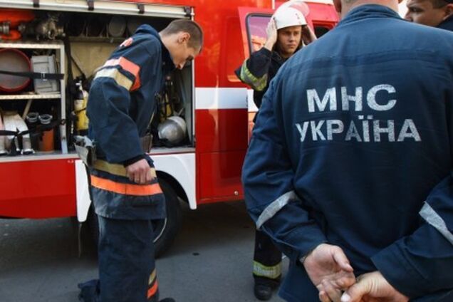 У центрі Києва спалахнула потужна пожежа: фото та відео з місця НП