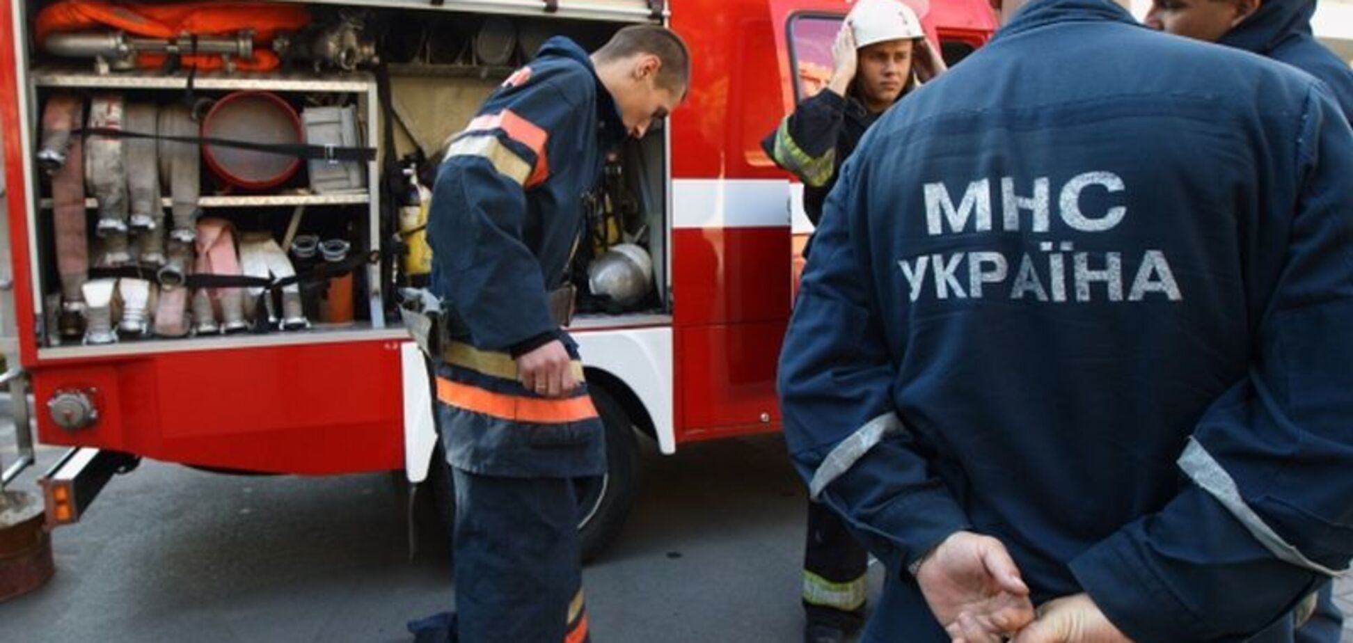 У центрі Києва спалахнула потужна пожежа: фото та відео з місця НП