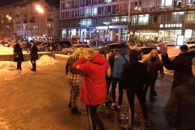 Детей, избивших мужчину в Киеве, проучили: появилось видео