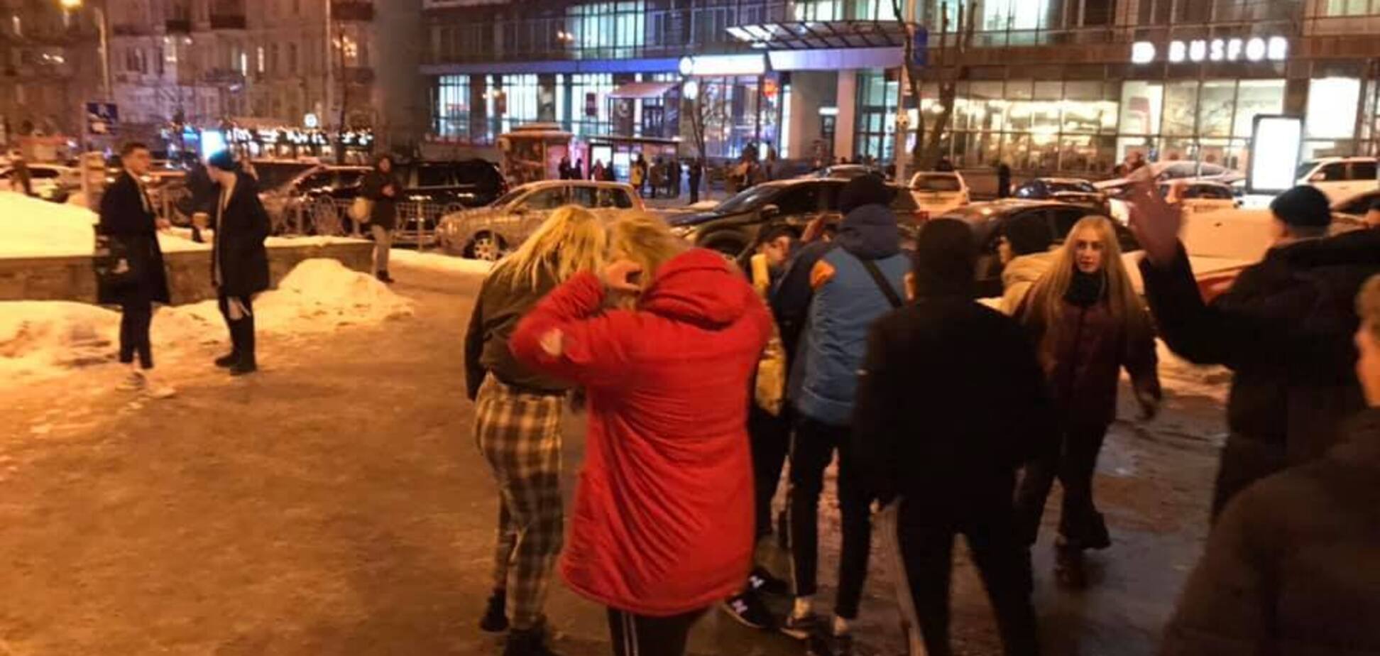 Били ногами і штовхали: з'явилися подробиці нападу підлітків у центрі Києва