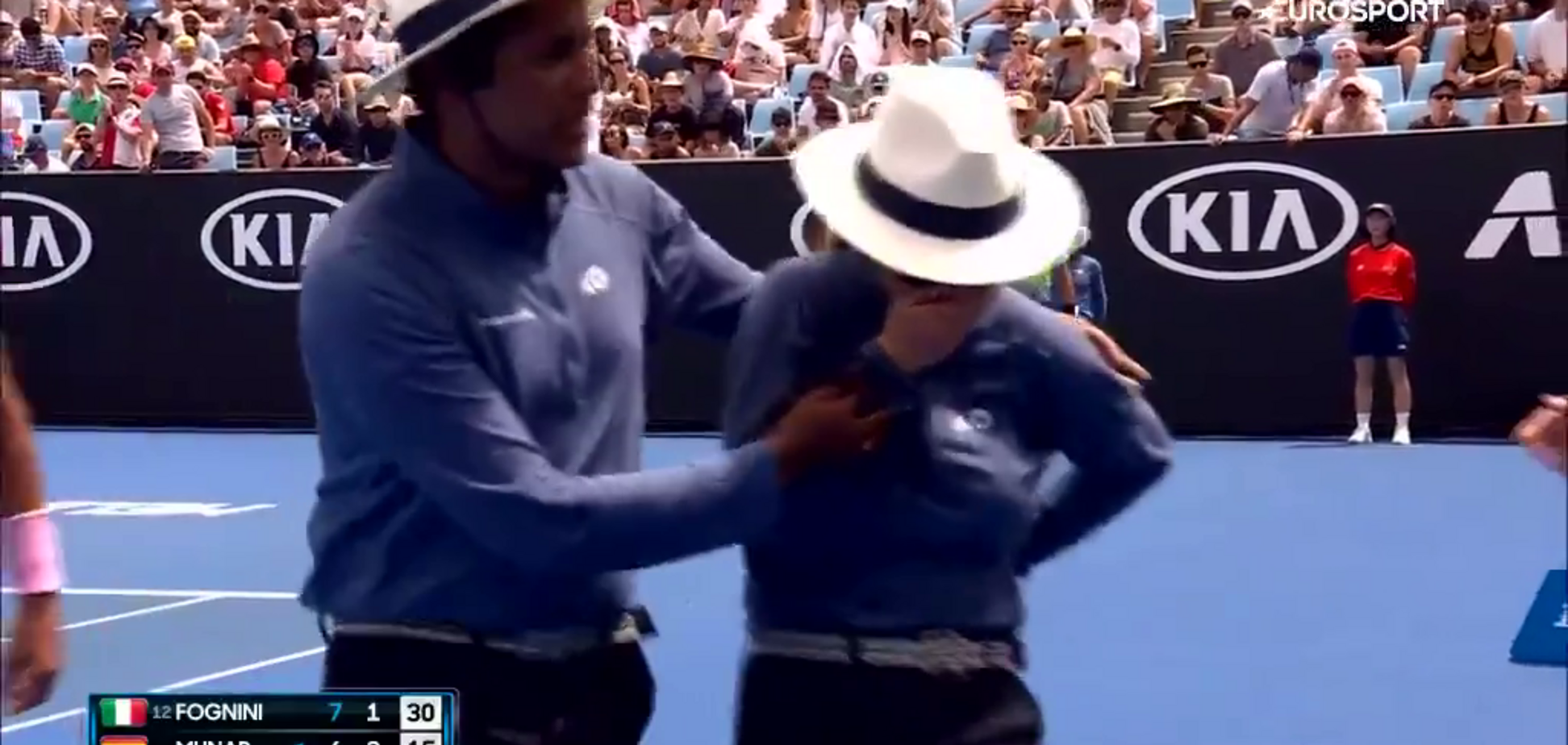 Теннисист на Australian Open довел судью до слез и ''пристрелил'' ее из ракетки