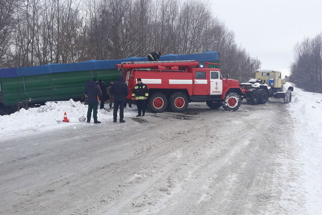 'Укрлендфарминг' Бахматюка за свой счет расчистил дороги в трех областях Украины