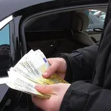 Боротьба з корупціонерами: в бюджет України надійшло мізерно мало коштів