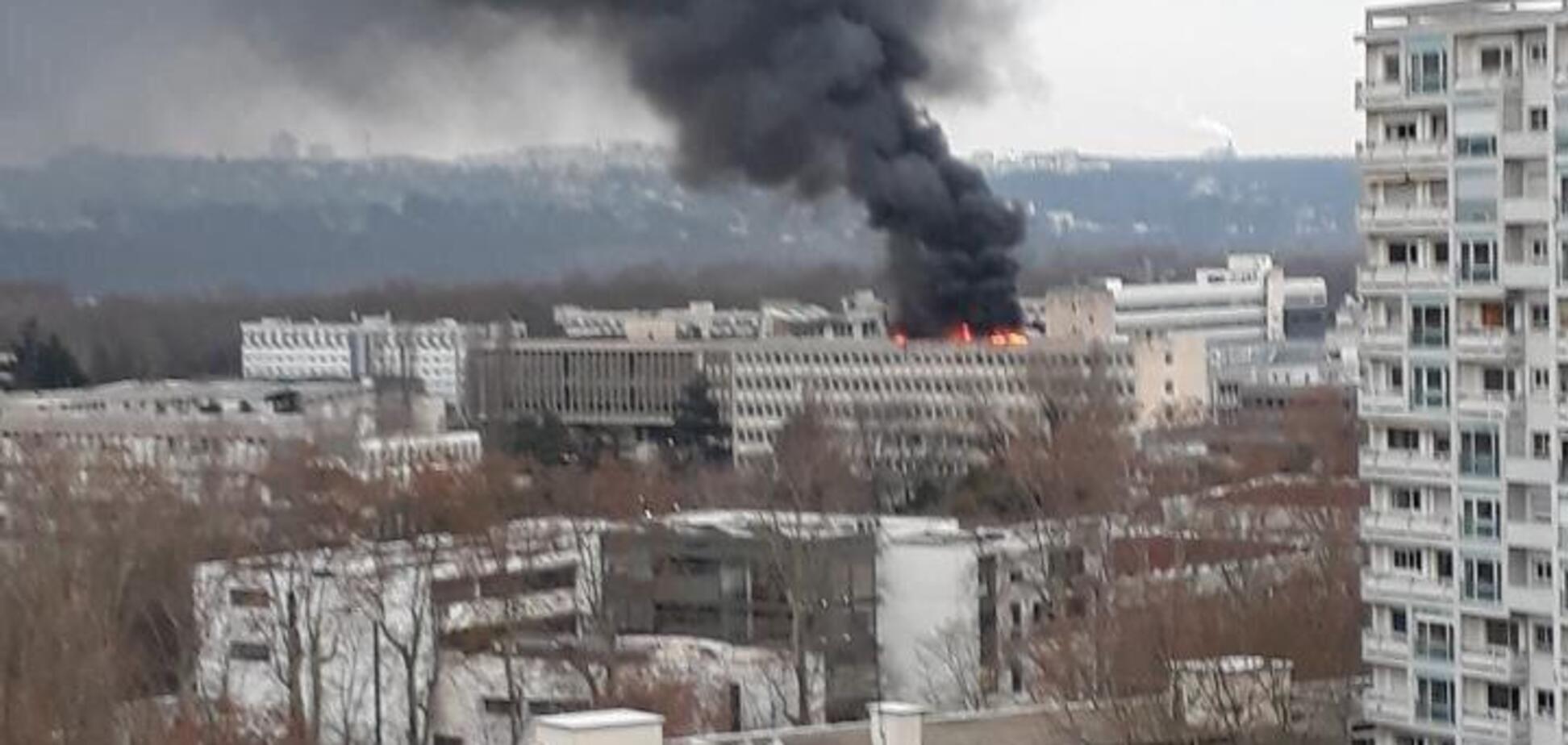 У Франції прогриміла серія потужних вибухів в університеті: моторошні кадри зняли на відео