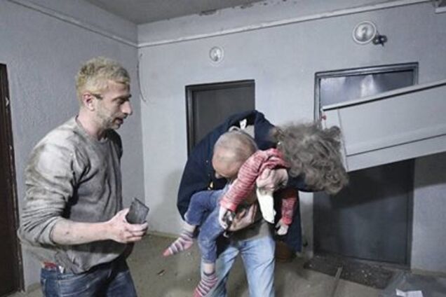 В столице Грузии в жилой многоэтажке прогремел взрыв: погибли и ранены 7 детей. Фото и видео с места ЧП