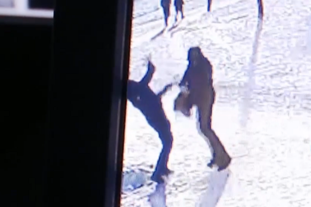 ''Руку отрежу!'' В Киеве отец школьника жестоко избил учителя