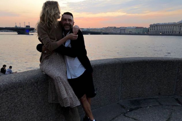 Сергій Шнуров з дружиною