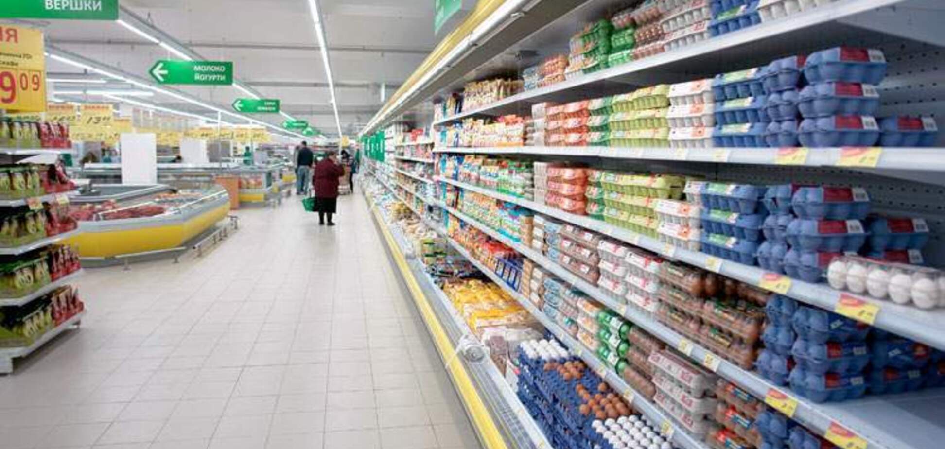 У Києві голий чоловік ''атакував'' супермаркет: фотофакт