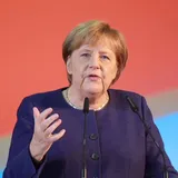 ''Меркель лично просила Путина'': Лавров рассказал о ''торгах'' по Украине