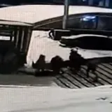 У Києві банда підлітків жорстоко побила чоловіка: момент зняли камери
