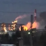 У Росії спалахнув нафтовий завод: перше відео вогняного ''пекла''