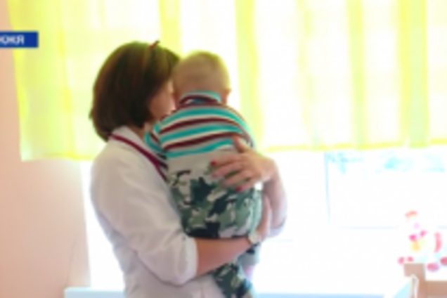 Стала известна судьба младенца, которого нашли рядом с пьяной матерью на трамвайных рельсах